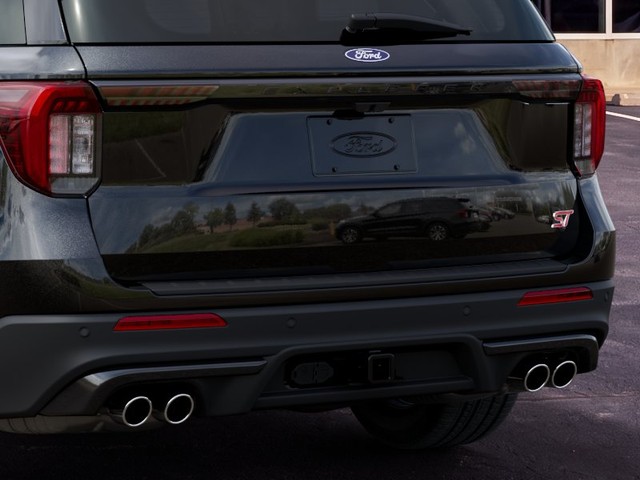Ford Explorer Vehicle Full-screen Gallery Image 23