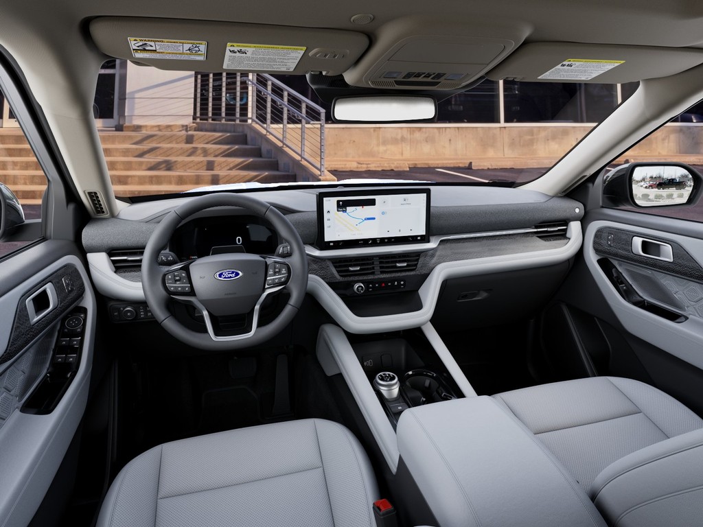Ford Explorer Vehicle Full-screen Gallery Image 9