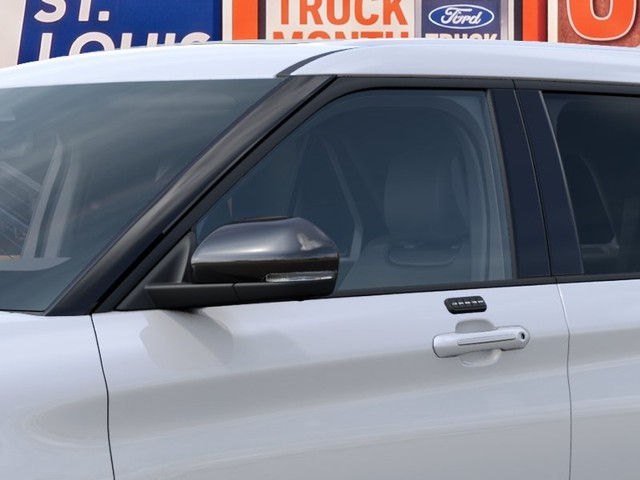 Ford Explorer Vehicle Full-screen Gallery Image 20