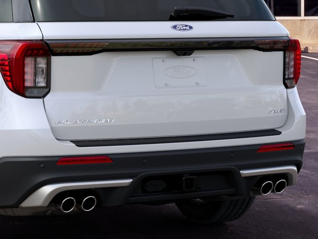 Ford Explorer Vehicle Full-screen Gallery Image 23
