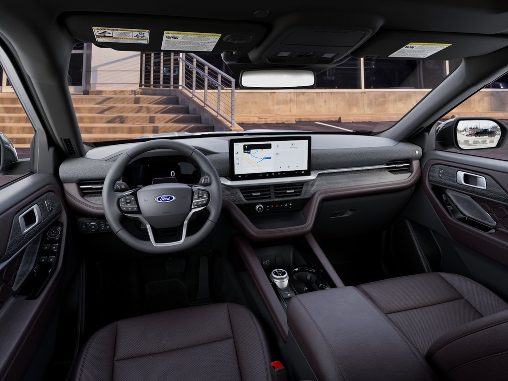 Ford Explorer Vehicle Full-screen Gallery Image 9