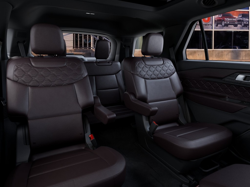 Ford Explorer Vehicle Full-screen Gallery Image 11
