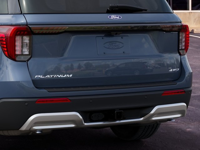 Ford Explorer Vehicle Full-screen Gallery Image 23