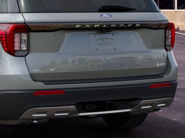 Ford Explorer Vehicle Full-screen Gallery Image 23