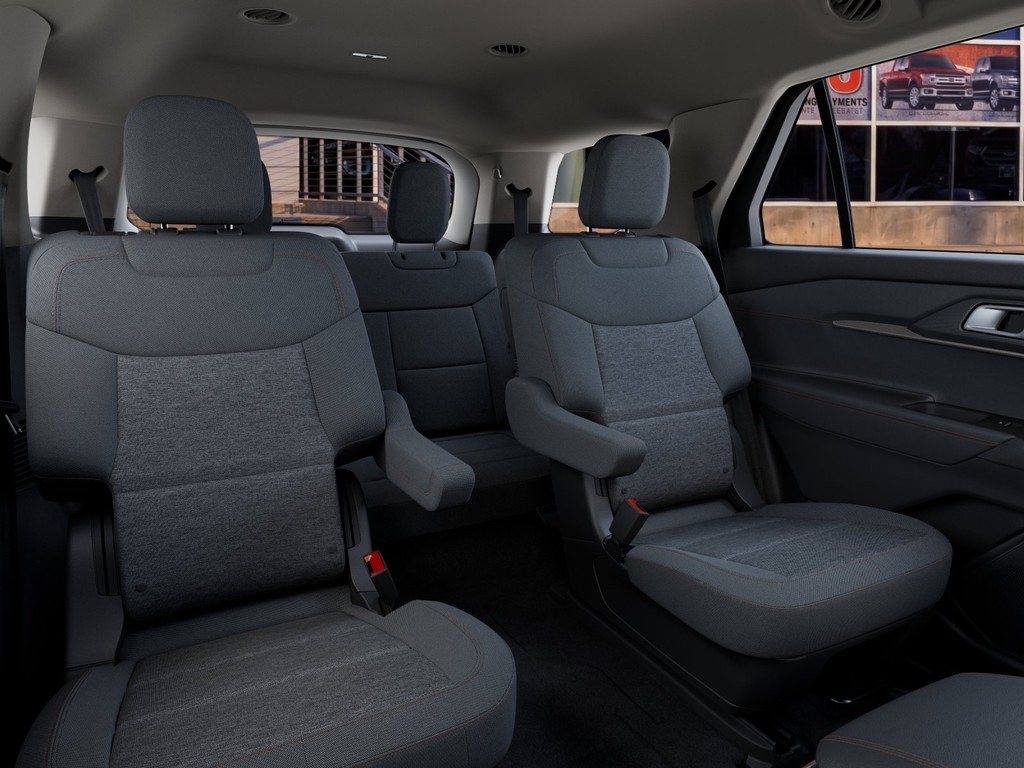 Ford Explorer Vehicle Full-screen Gallery Image 11