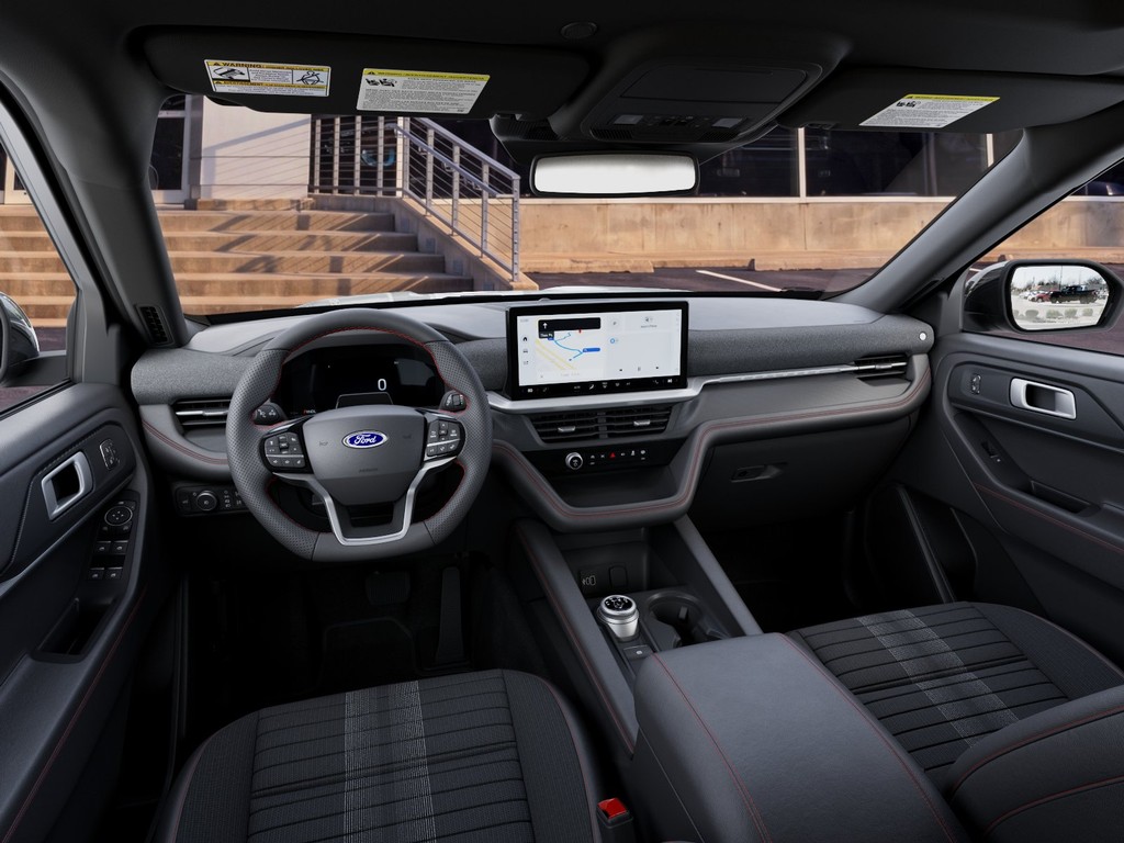 Ford Explorer Vehicle Full-screen Gallery Image 9