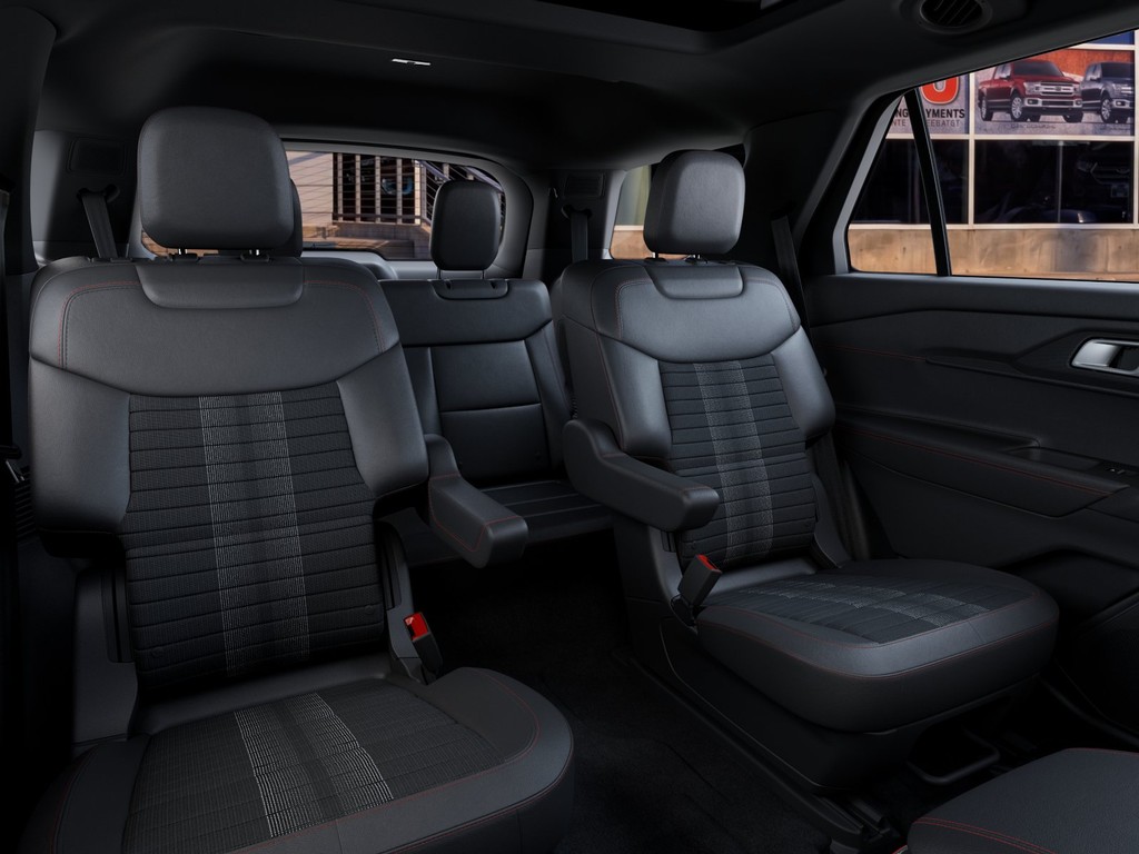 Ford Explorer Vehicle Full-screen Gallery Image 11