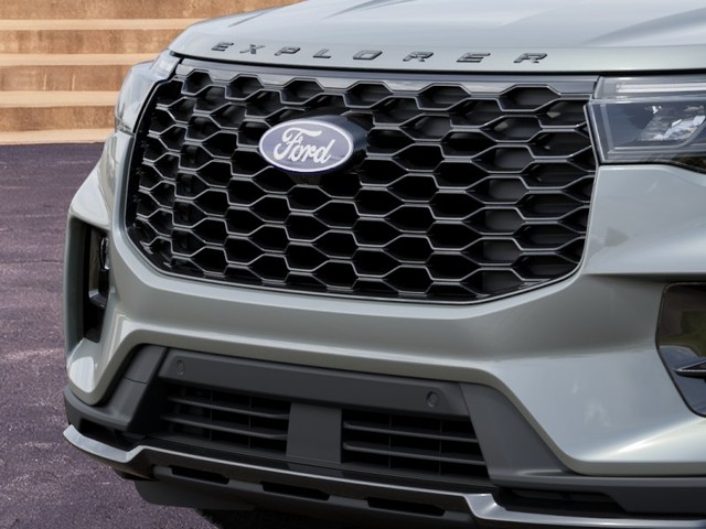 Ford Explorer Vehicle Full-screen Gallery Image 17