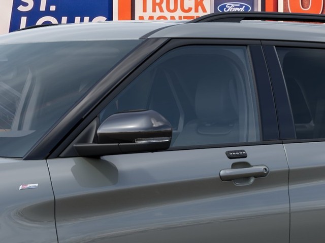 Ford Explorer Vehicle Full-screen Gallery Image 20