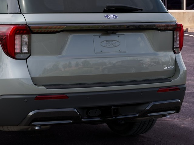 Ford Explorer Vehicle Full-screen Gallery Image 23