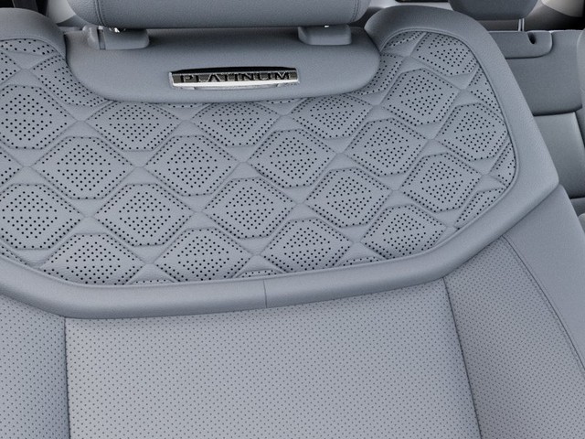 Ford Explorer Vehicle Full-screen Gallery Image 16