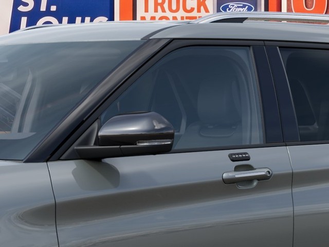 Ford Explorer Vehicle Full-screen Gallery Image 20