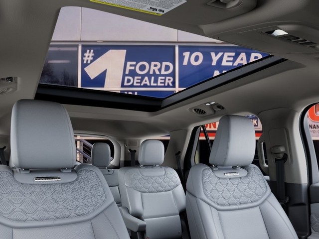 Ford Explorer Vehicle Full-screen Gallery Image 22