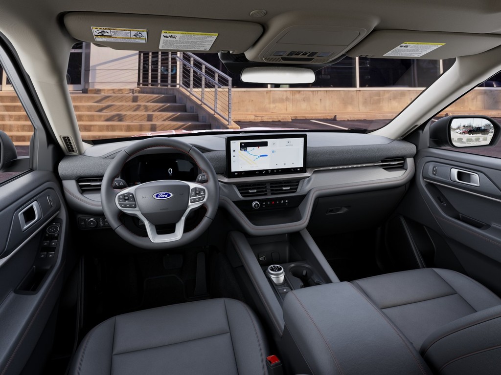 Ford Explorer Vehicle Full-screen Gallery Image 9