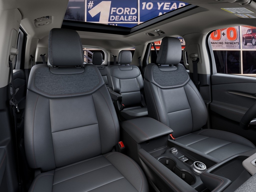 Ford Explorer Vehicle Full-screen Gallery Image 10