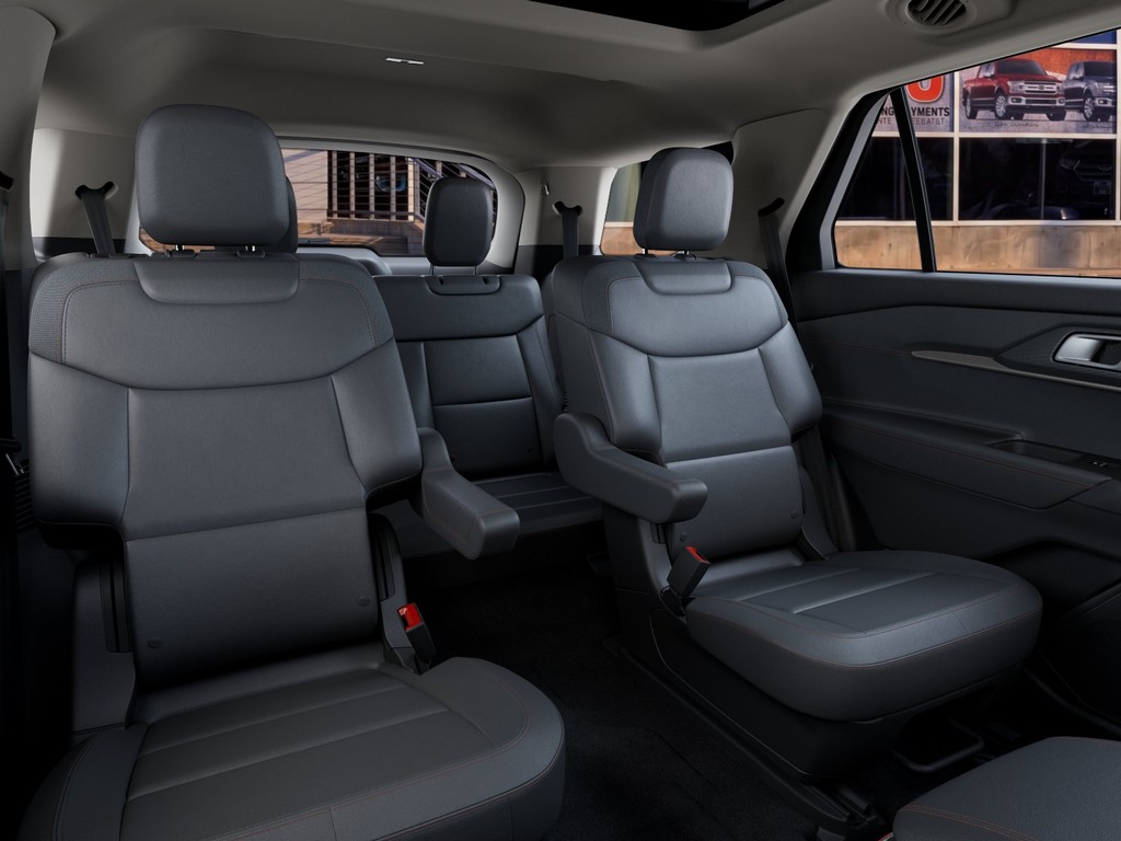 Ford Explorer Vehicle Full-screen Gallery Image 11
