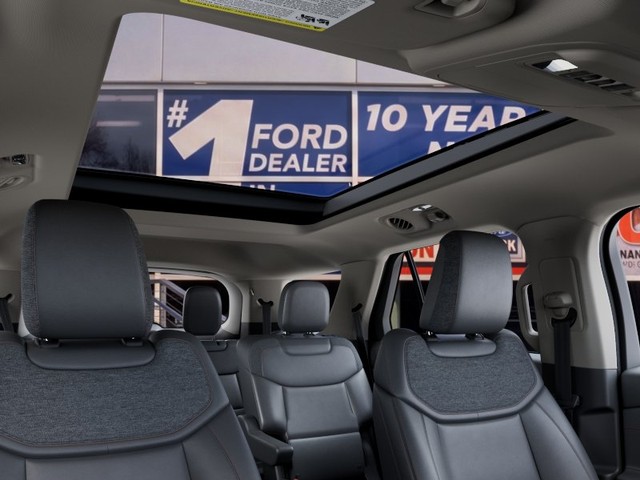 Ford Explorer Vehicle Full-screen Gallery Image 22