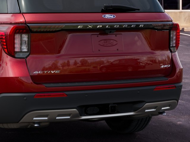 Ford Explorer Vehicle Full-screen Gallery Image 23