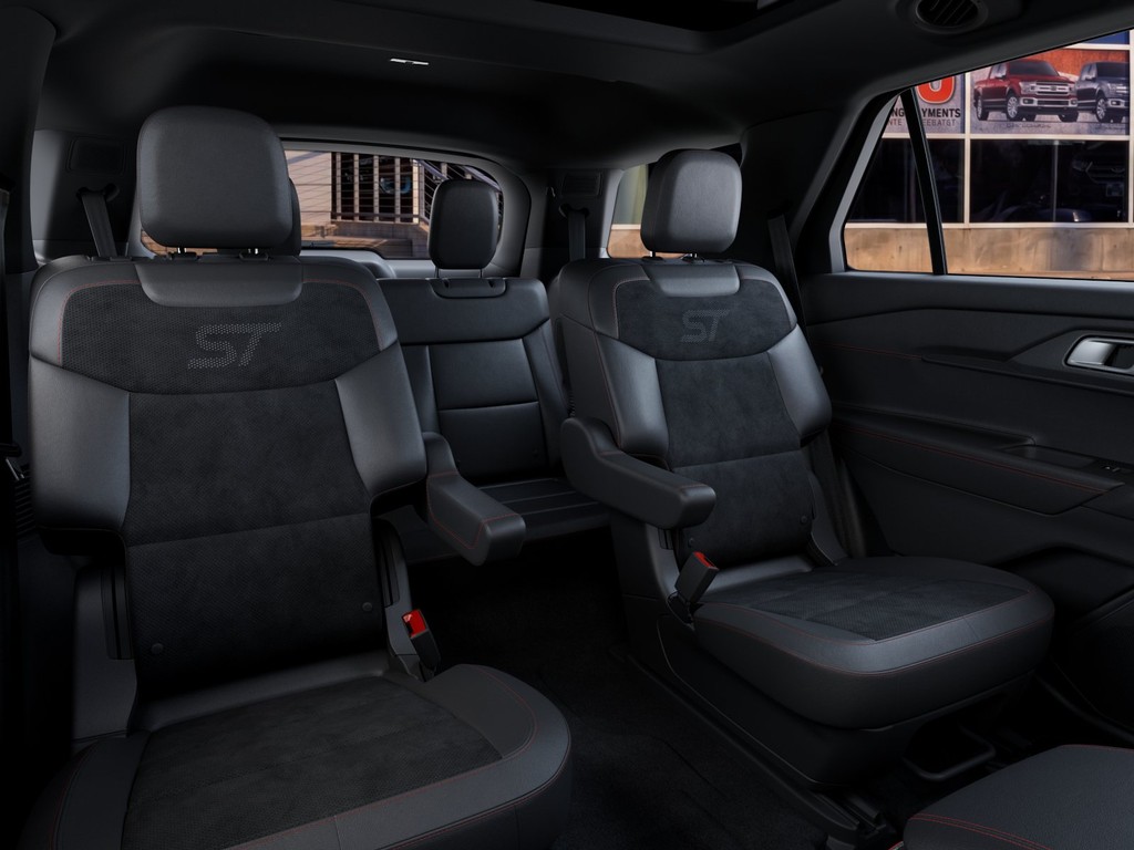 Ford Explorer Vehicle Full-screen Gallery Image 11