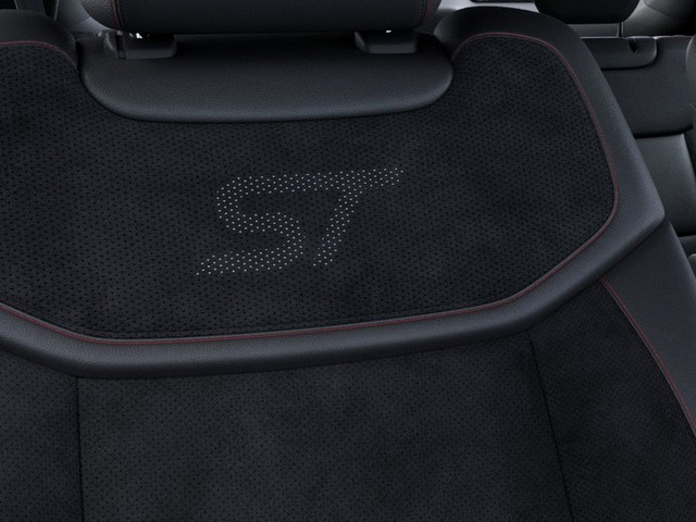 Ford Explorer Vehicle Full-screen Gallery Image 16