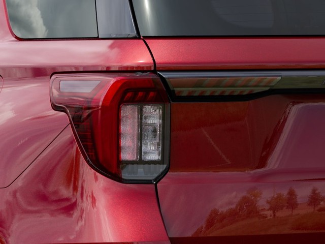 Ford Explorer Vehicle Full-screen Gallery Image 21