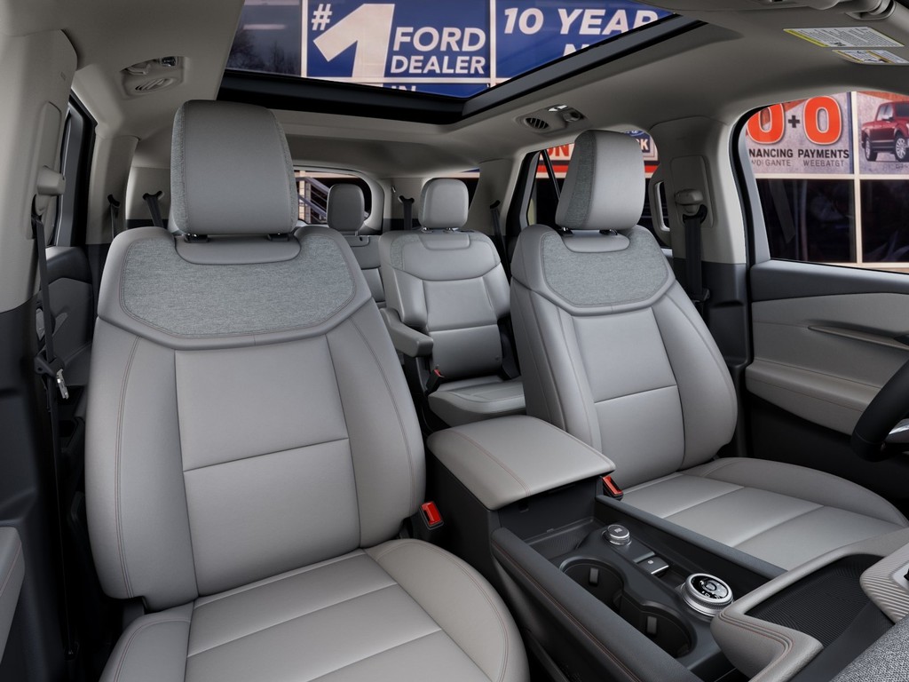 Ford Explorer Vehicle Full-screen Gallery Image 10