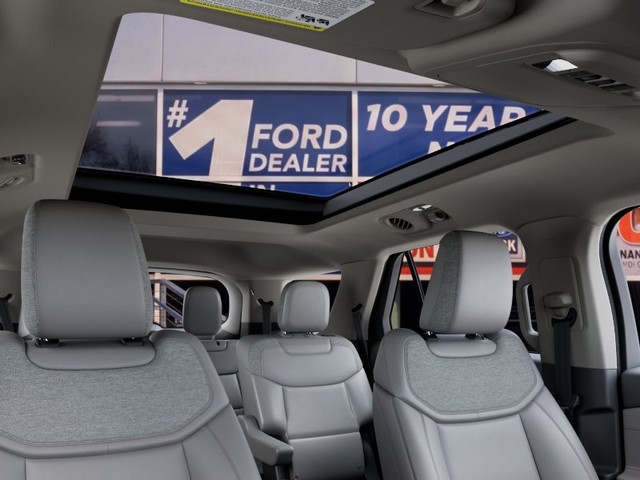 Ford Explorer Vehicle Full-screen Gallery Image 22