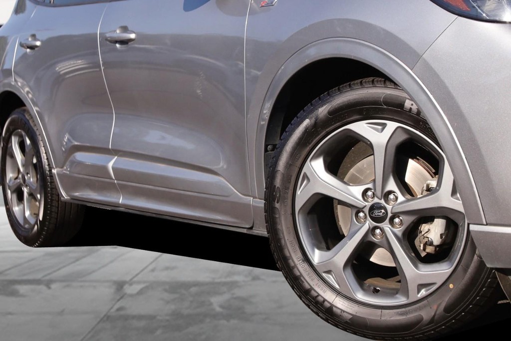 Ford Escape Vehicle Full-screen Gallery Image 03