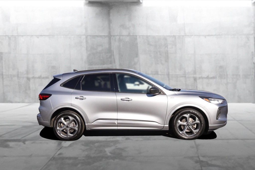 Ford Escape Vehicle Full-screen Gallery Image 05