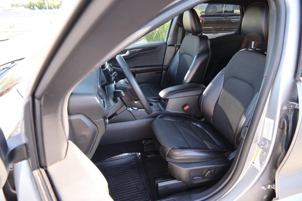 Ford Escape Vehicle Full-screen Gallery Image 09
