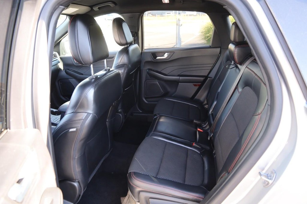 Ford Escape Vehicle Full-screen Gallery Image 10