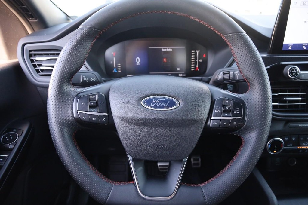 Ford Escape Vehicle Full-screen Gallery Image 11