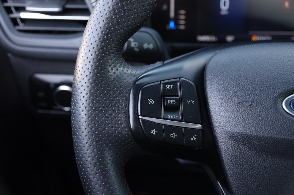 Ford Escape Vehicle Full-screen Gallery Image 12