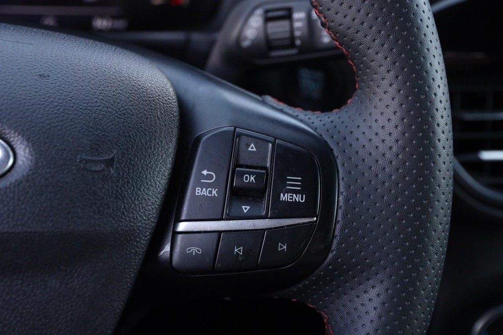 Ford Escape Vehicle Full-screen Gallery Image 13