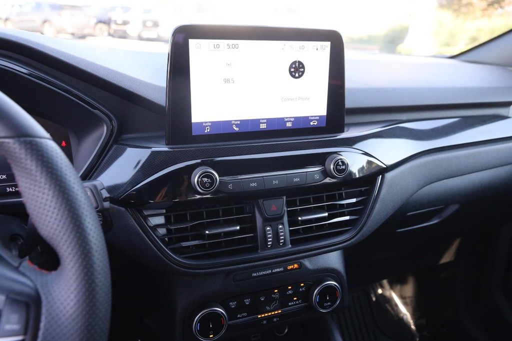 Ford Escape Vehicle Full-screen Gallery Image 16