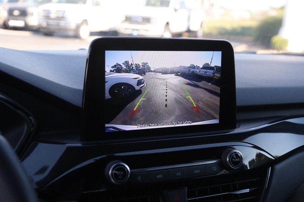 Ford Escape Vehicle Full-screen Gallery Image 18