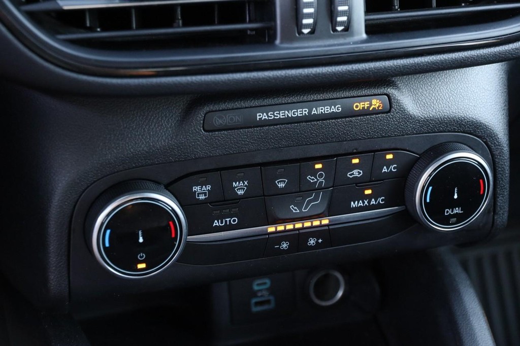 Ford Escape Vehicle Full-screen Gallery Image 19