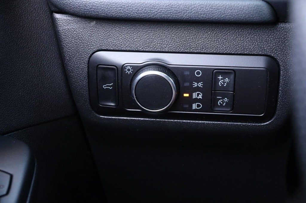 Ford Escape Vehicle Full-screen Gallery Image 21