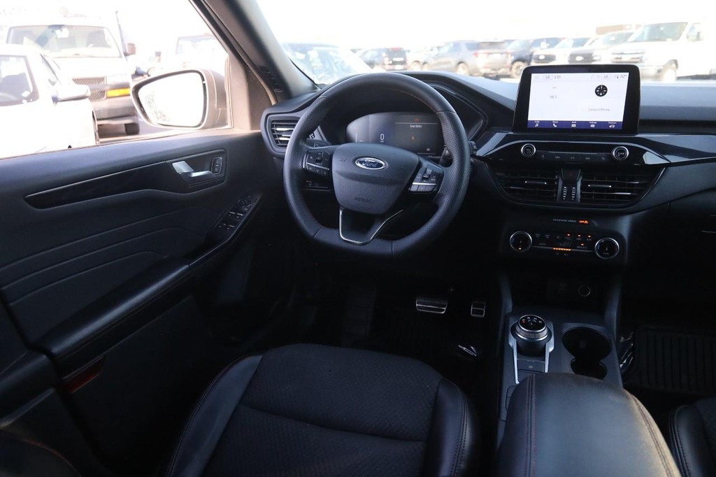 Ford Escape Vehicle Full-screen Gallery Image 23