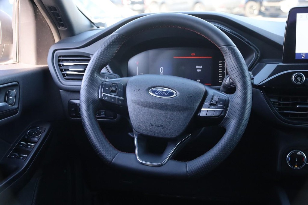 Ford Escape Vehicle Full-screen Gallery Image 24