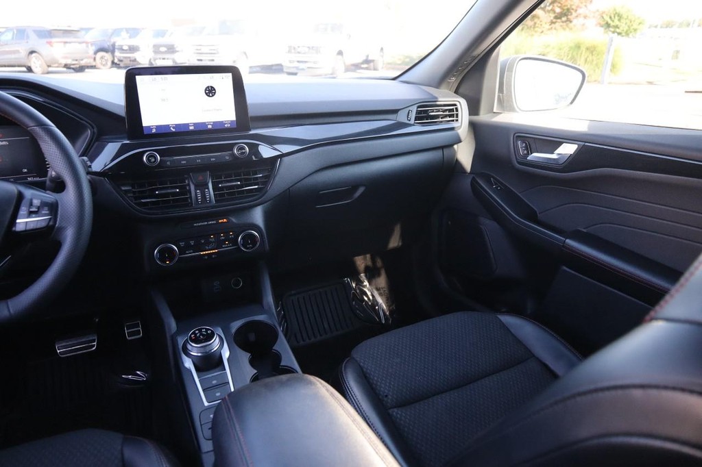 Ford Escape Vehicle Full-screen Gallery Image 26