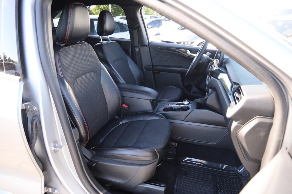Ford Escape Vehicle Full-screen Gallery Image 27
