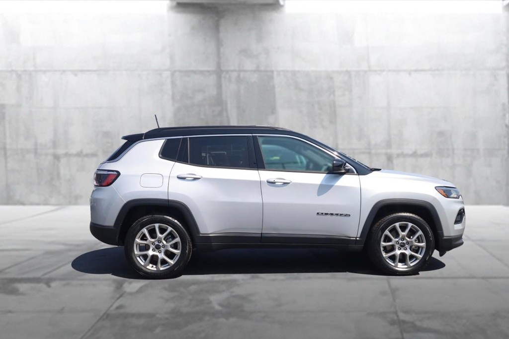 Jeep Compass Vehicle Full-screen Gallery Image 5