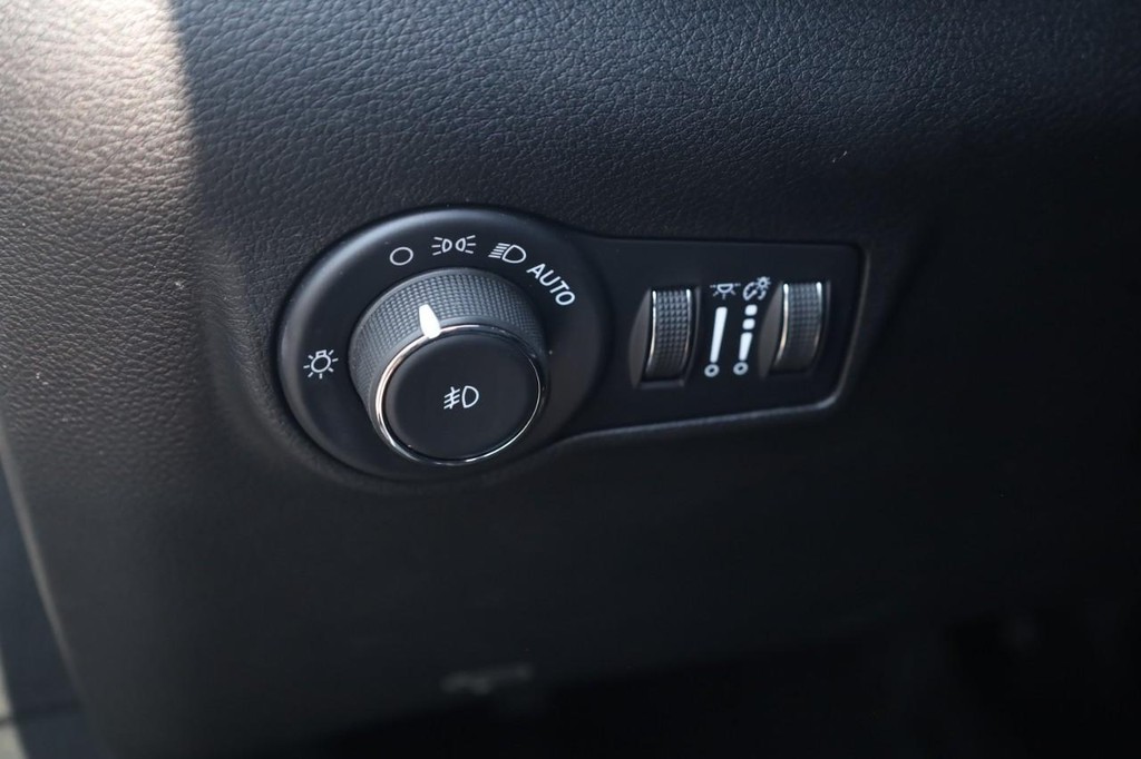 Jeep Compass Vehicle Full-screen Gallery Image 12