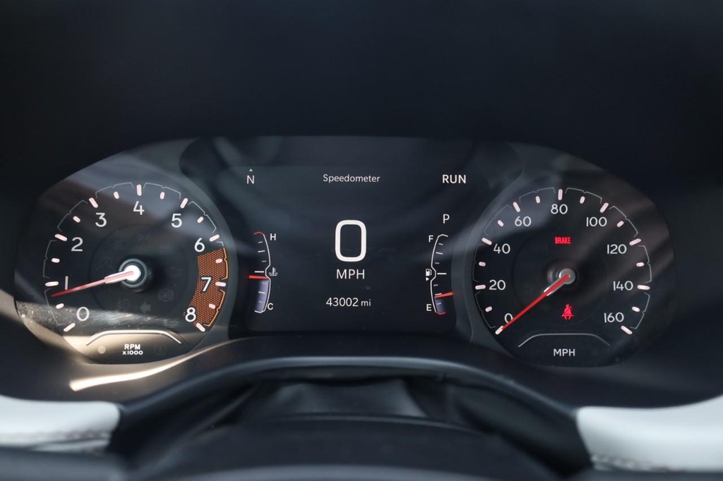 Jeep Compass Vehicle Full-screen Gallery Image 13
