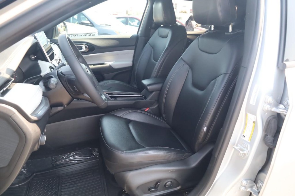 Jeep Compass Vehicle Full-screen Gallery Image 19