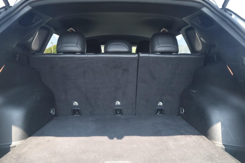Jeep Compass Vehicle Full-screen Gallery Image 24