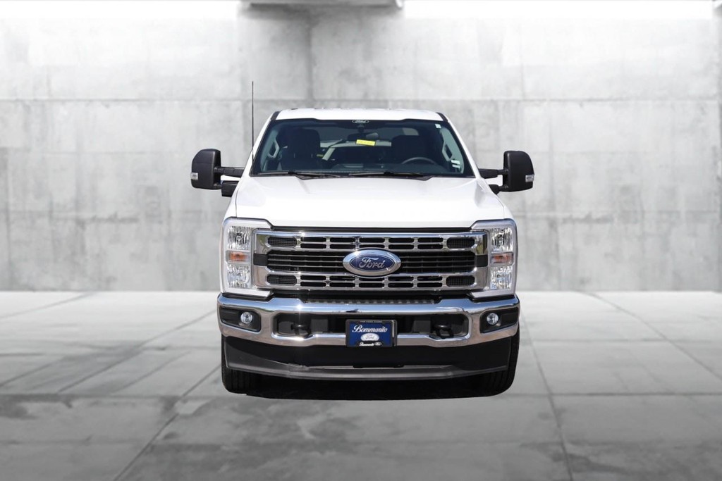 Ford Super Duty F-350 SRW Vehicle Image 04