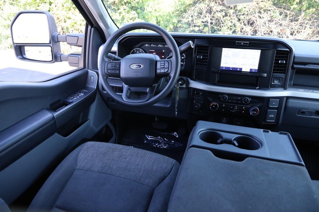 Ford Super Duty F-350 SRW Vehicle Image 20