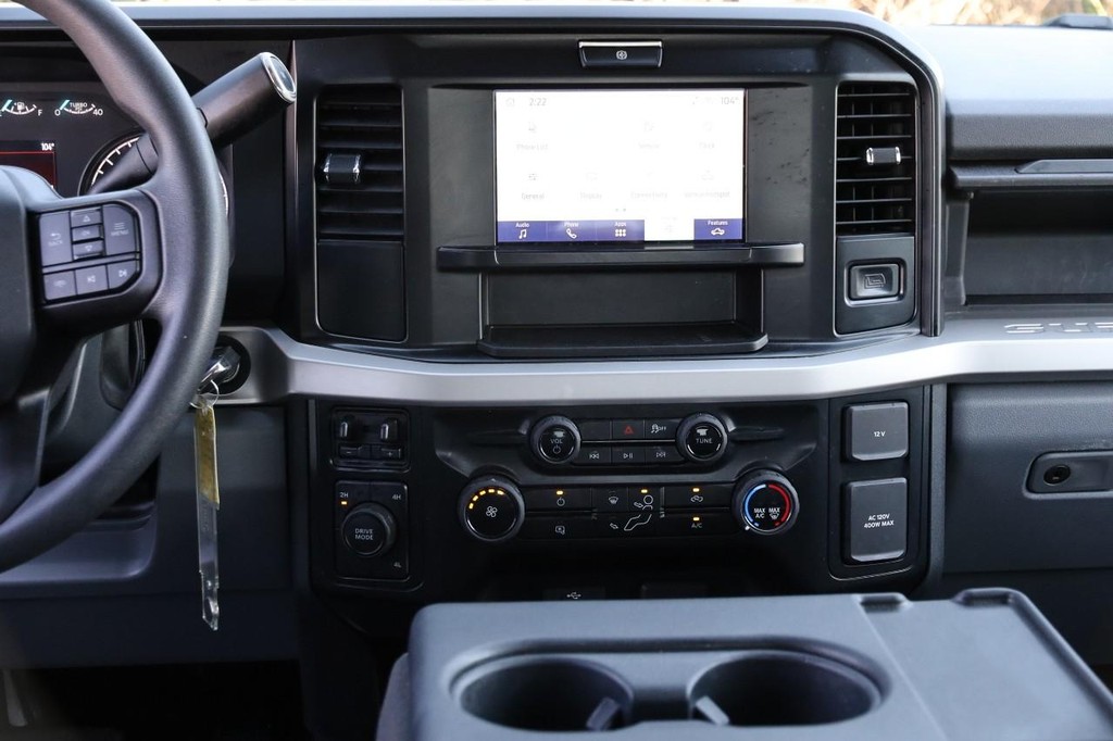 Ford Super Duty F-350 SRW Vehicle Image 22